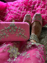 Load image into Gallery viewer, Fuschia Velvet Jutti and Clutch Set