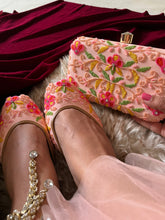 Load image into Gallery viewer, Peach Floral Jutti and Clutch Set