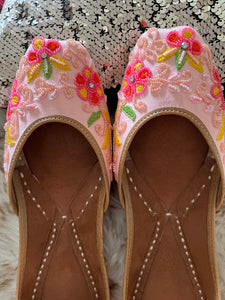 Peach Floral Jutti