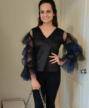 Load image into Gallery viewer, Black and Navy Frilly Top